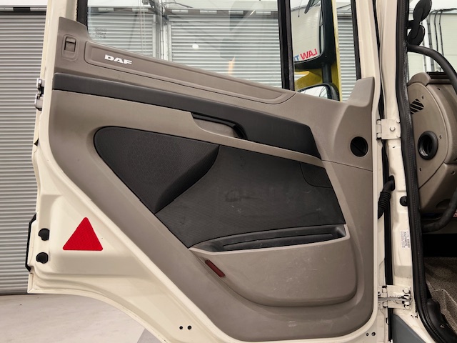 DAF CF85 360 6×2 Midlift Tractor Unit