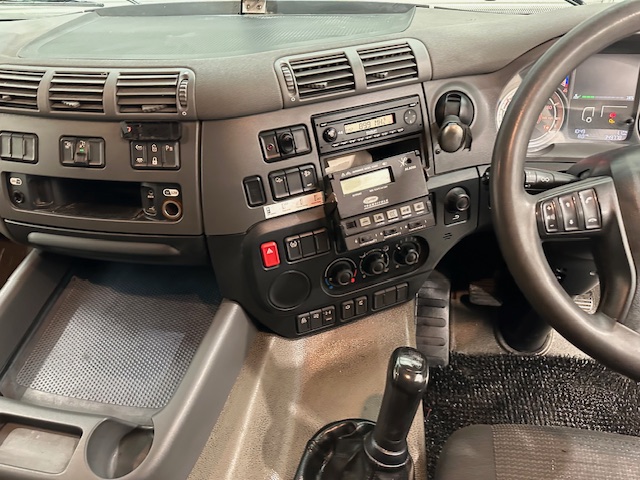 DAF CF 330 6×2 Sleeper Cab Fridge Box