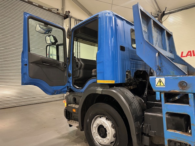 Scania P94 230 4×2 Day Cab Skip Loader