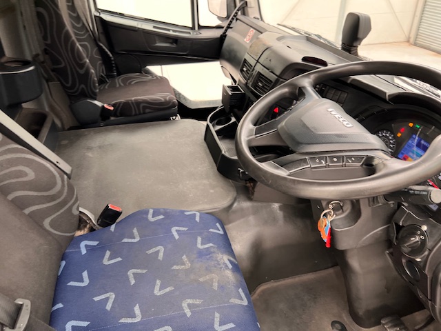 Iveco Stralis 310 AT 6×2 Box Van