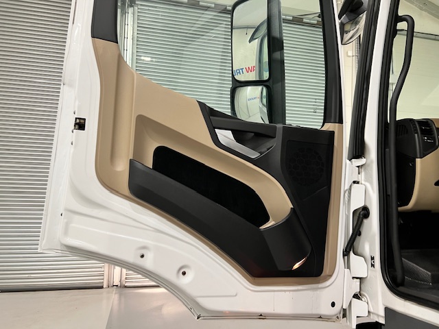Mercedes Actros 1824 4×2 Sleeper Cab Box Van