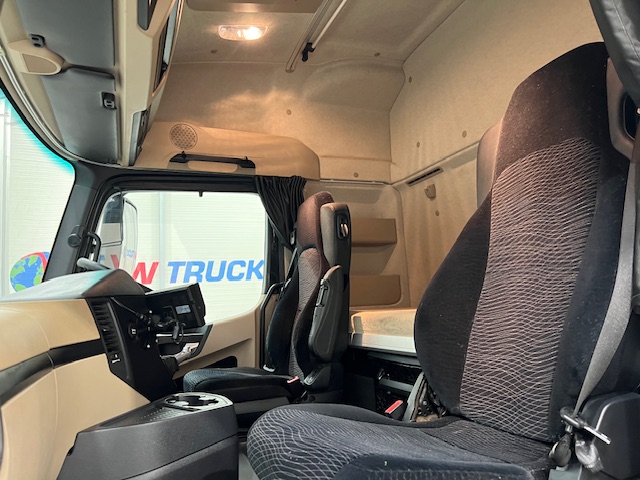 Mercedes Actros 2530 6×2 Sleeper Cab Curtainsider