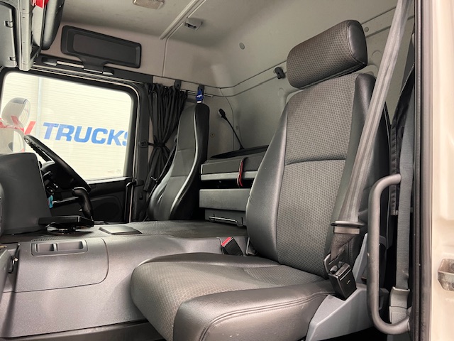 Scania P250 4×2 Sleeper Cab Box Van Manual