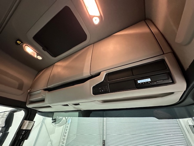 Scania R450 6×2 Midlift Highline Tractor Unit