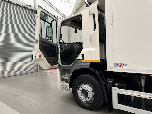 DAF CF 290 6×2 Rear Steer Fridge Box