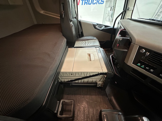 Volvo FH 500 6×2 Midlift Tractor Unit