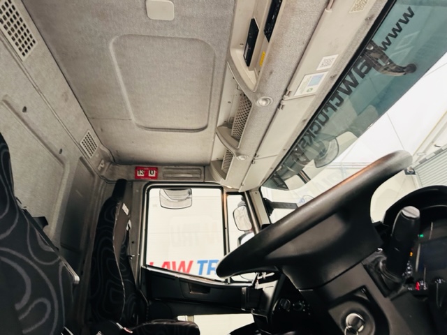 Iveco Stralis 310 Euro 6 6×2 Box Van