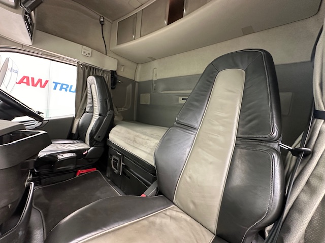 Volvo FH 460 6×2 Midlift Tractor Unit