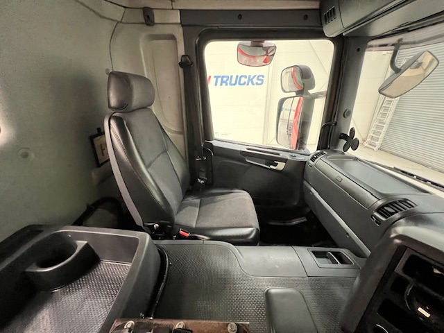 Scania P380 8×4 Day Cab Hookloader Manual