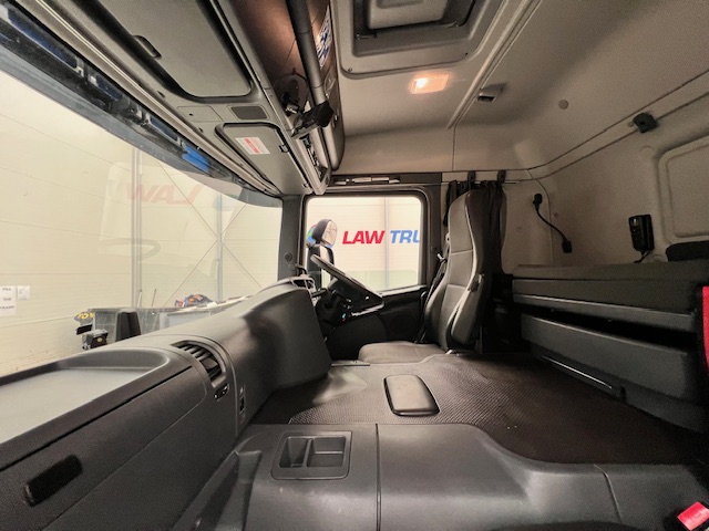 Scania P250 4×2 Sleeper Cab Fridge Box