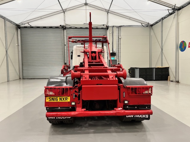 Scania P370 8×4 Rest Cab Hookloader Manual