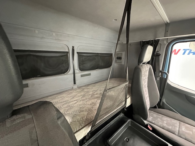 Mercedes Axor 2529 Rear Lift Sleeper Cab Box Van