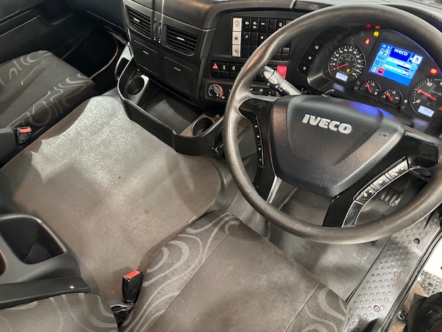 Iveco Stralis 360 6×2 Rear Steer Curtainsider