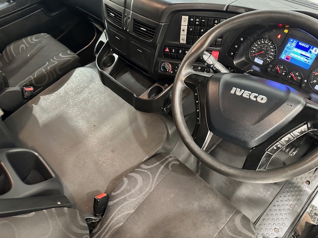 Iveco Stralis 360 6×2 Rear Steer Curtainsider