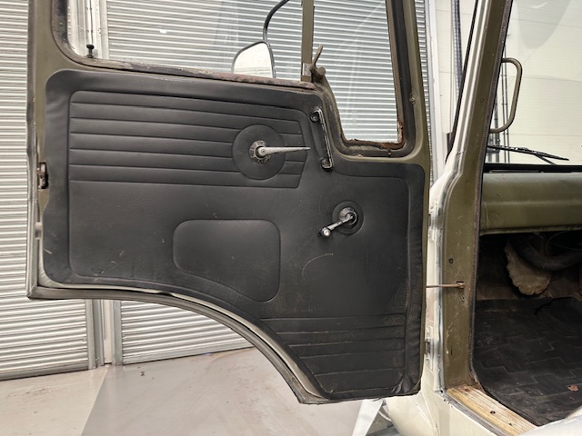 Bedford MJ 330 4×4 Cargo Truck