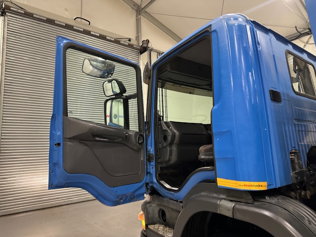Scania P94 230 4×2 Day Cab Skip Loader