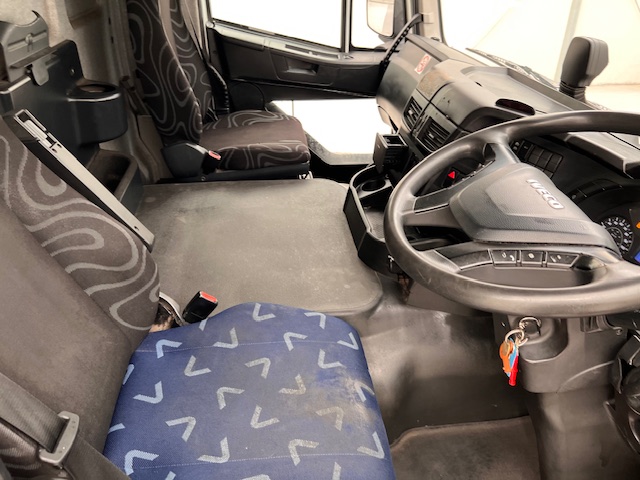Iveco Stralis 310 AT 6×2 Box Van