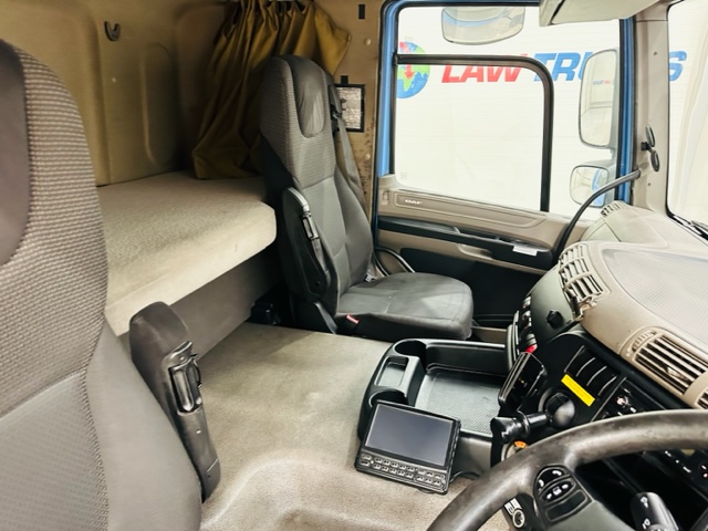 DAF CF65 220 Sleeper Cab Box Van