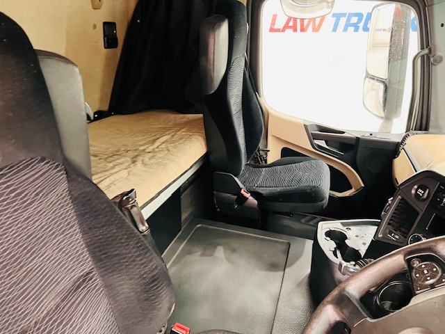 Mercedes Actros 1830 Sleeper Cab Curtainsider