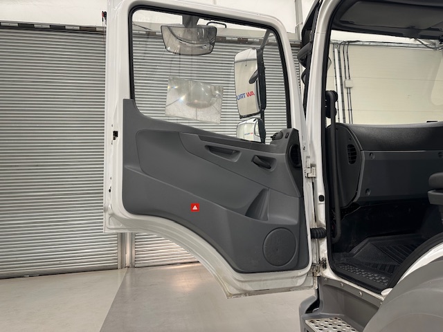 Mercedes Axor 1824 Day Cab Fridge Box