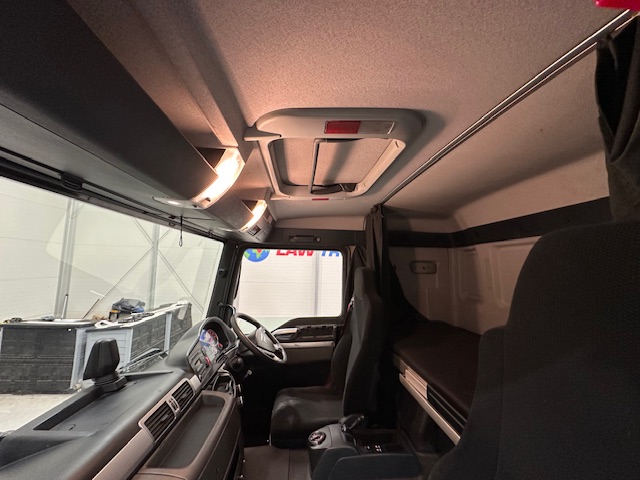 MAN TGM 18.250 4×2 Sleeper Cab Curtainsider
