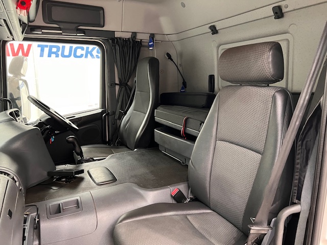 Scania P250 4×2 Sleeper Cab Box Van Manual