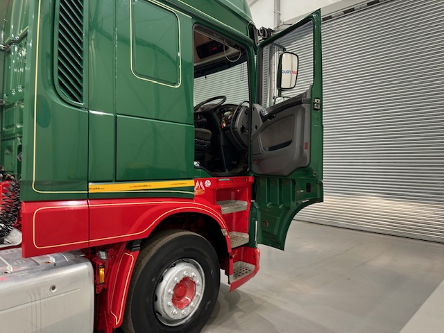 DAF XF 460 6×2 Rear Lift Tractor Unit Manual