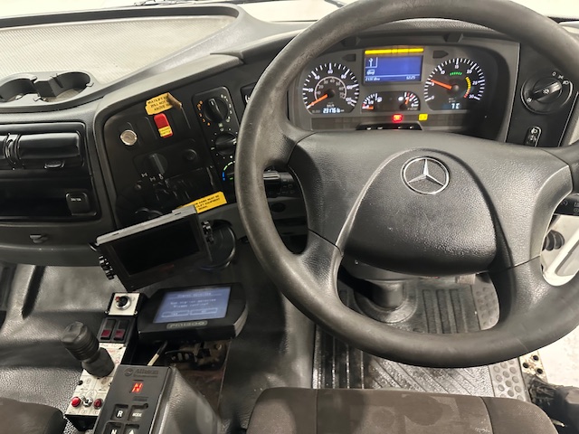 Mercedes Axor 2628 6×4 Day Cab Hookloader Gritter