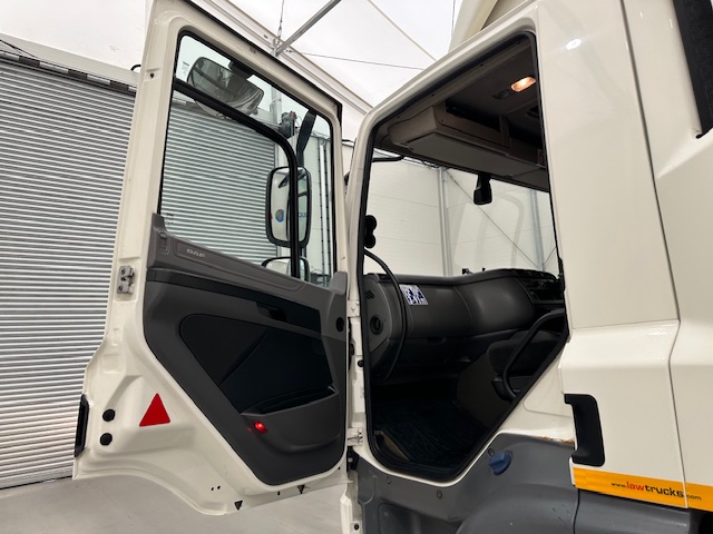 DAF CF 290 6×2 Rear Steer Fridge Box
