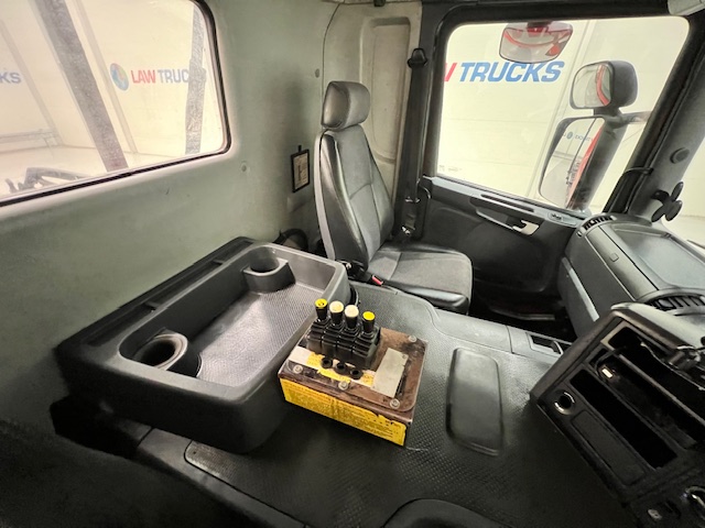 Scania P380 8×4 Day Cab Hookloader Manual