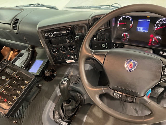 Scania P360 8×4 Day Cab Hookloader Manual