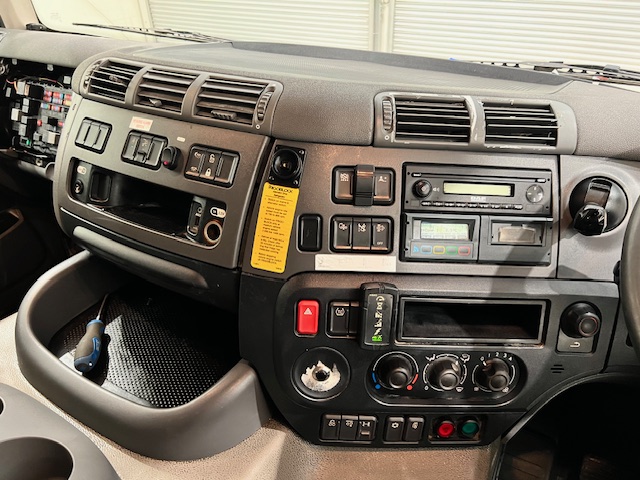 DAF CF 290 6×2 Rear Steer Fridge Box