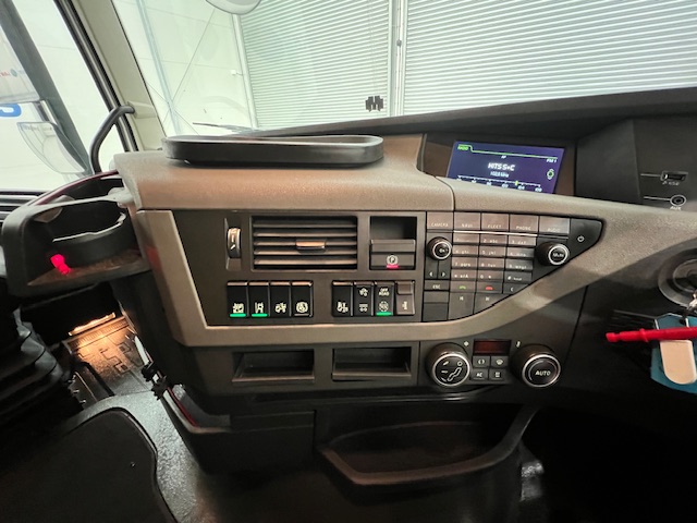 Volvo FH 500 6×2 Midlift Tractor Unit