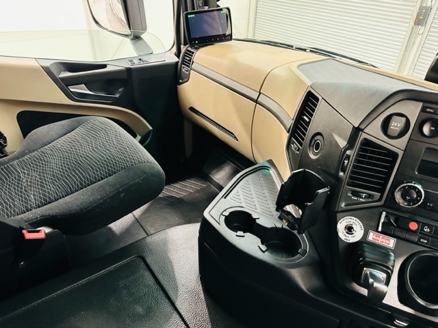 Mercedes Actros 2543 6×2 Midlift Tractor Unit