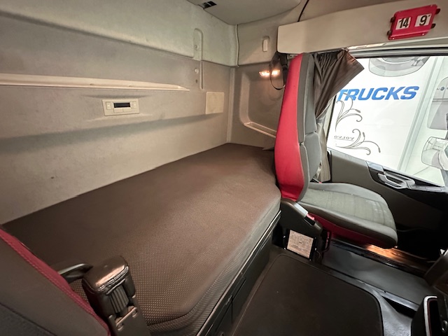 Volvo FH 500 6×2 Midlift Tractor Unit