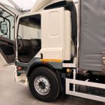 DAF CF75 310 Rear Lift Sleeper Cab Curtainsider - thumbnail