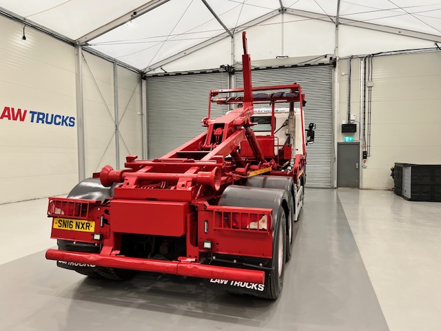 Scania P370 8×4 Rest Cab Hookloader Manual