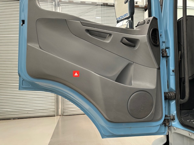 Mercedes Axor 2529 Rear Lift Sleeper Cab Box Van