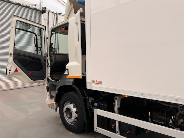 DAF CF 290 6×2 Rear Steer Fridge Box