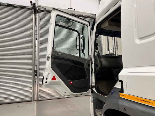 DAF CF 400 4×2 Sleeper Cab Tractor Unit