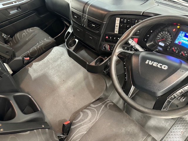 Iveco Stralis 360 6×2 Rear Steer Curtainsider