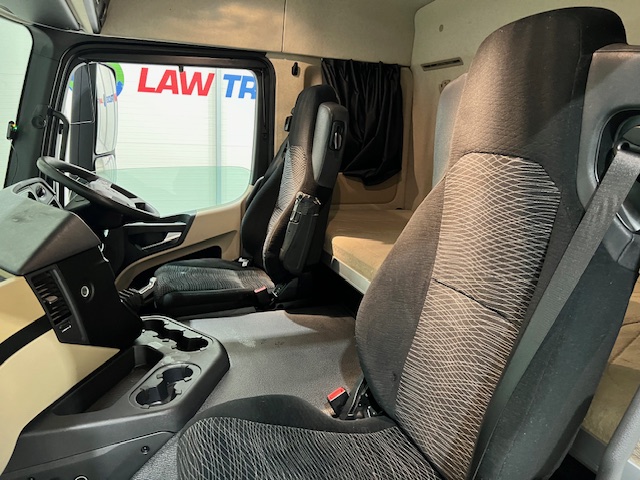 Mercedes Actros 1824 4×2 Sleeper Cab Box Van