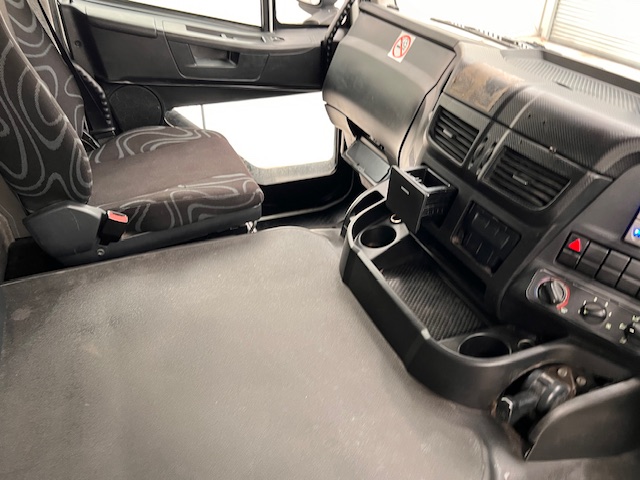 Iveco Stralis 310 AT 6×2 Box Van