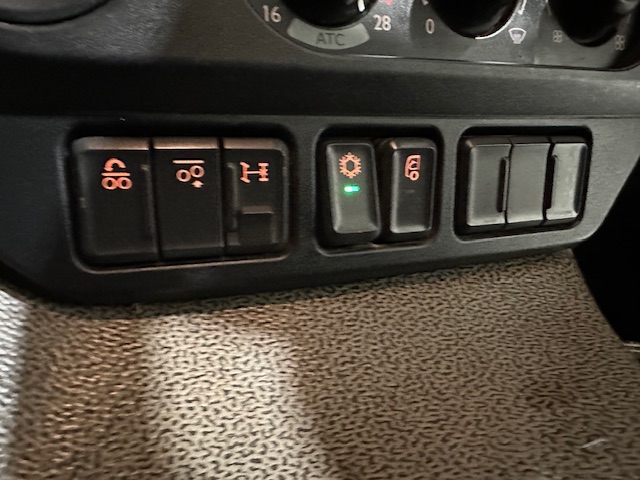 DAF CF 370 6×2 Rear Lift Dropside Brick Grab Manual