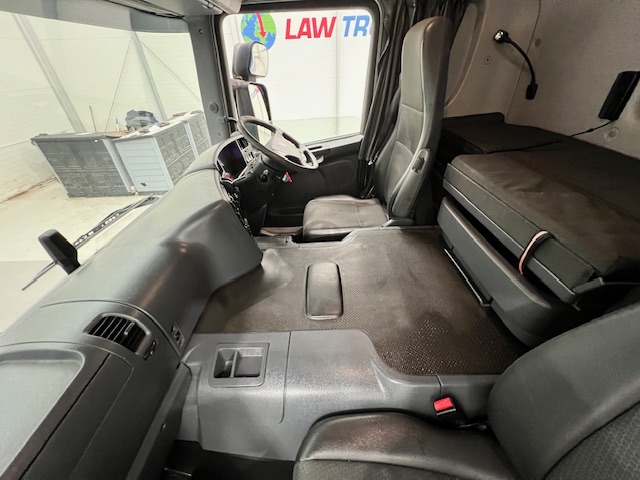 Scania P250 4×2 Sleeper Cab Fridge Box