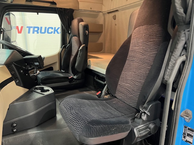 Mercedes Actros 2530 6×2 Sleeper Cab Curtainsider