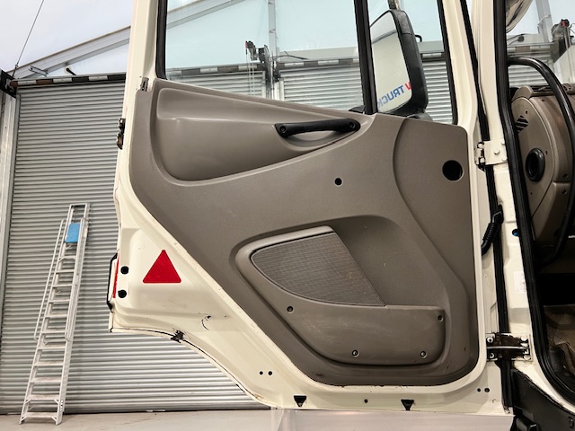 DAF CF85 410 8×4 Day Cab Steel Tipper Grab