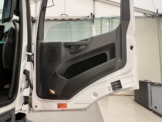 Mercedes Actros 1824 Day Cab Curtainsider