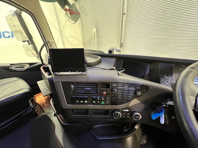 Volvo FH 500 6×2 Midlift Tractor Unit