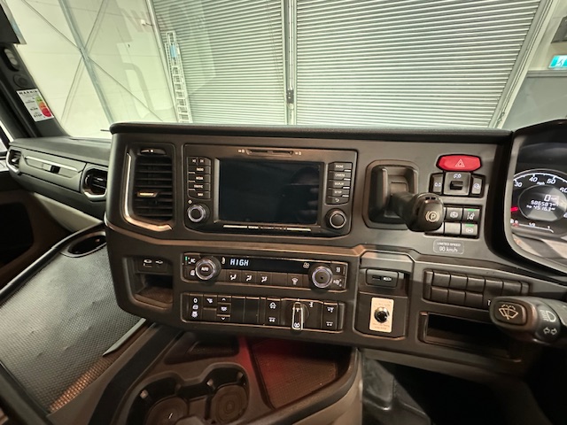 Scania R450 6×2 Midlift Highline Tractor Unit